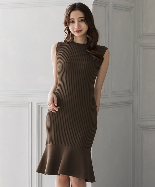 Julia Boutique（ジュリアブティック）の「ミディアム丈・スリーブレスマーメイドニットワンピース/22022（ワンピース・レディース・ブラック/ベージュ/ネイビー/ブラウン/ブルー/ラベンダー・MEDIUM）」の3枚目の写真