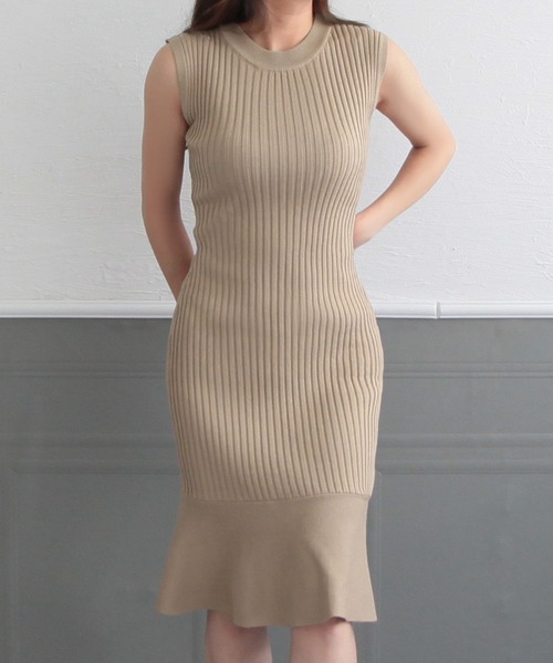 Julia Boutique（ジュリアブティック）の「ミディアム丈・スリーブレスマーメイドニットワンピース/22022（ワンピース・レディース・ブラック/ベージュ/ネイビー/ブラウン/ブルー/ラベンダー・MEDIUM）」の11枚目の写真