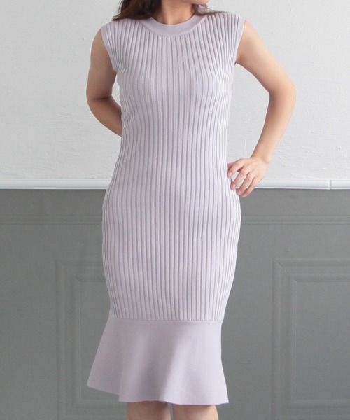 Julia Boutique（ジュリアブティック）の「ミディアム丈・スリーブレスマーメイドニットワンピース/22022（ワンピース・レディース・ブラック/ベージュ/ネイビー/ブラウン/ブルー/ラベンダー・MEDIUM）」の17枚目の写真