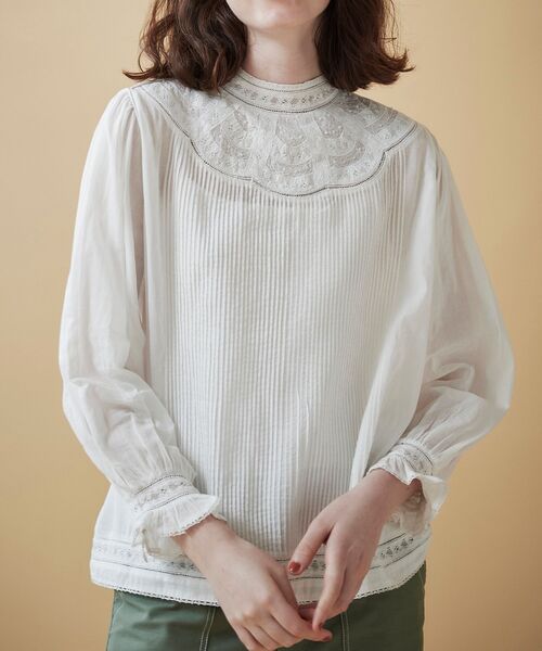 le.coeur blanc(ルクールブラン)の「リバーレーススタンドネックブラウス(シャツ/ブラウス・レディース・オフホワイト・38)」の1枚目の写真