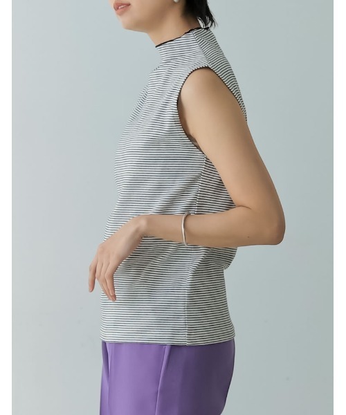 Re:EDIT(リエディ)の「細ボーダーノースリーブカットソー(Tシャツ/カットソー・レディース・ブラック/オフホワイト/ブルー/グリーン・FREE)」の7枚目の写真