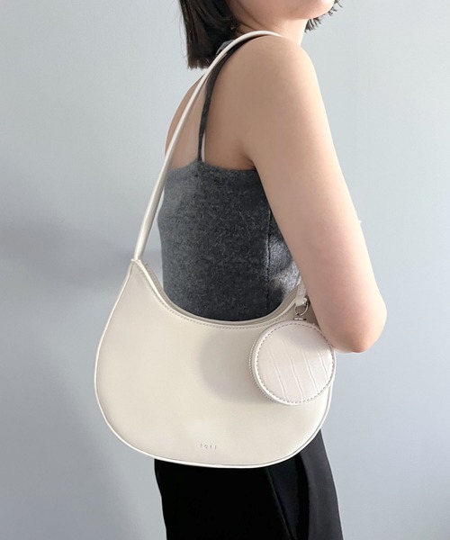 loti（ロティ）の「WEB限定　loti ポーチ付ラウンドBAG（ショルダーバッグ・レディース・オフホワイト/ブラック・FREE）」の5枚目の写真