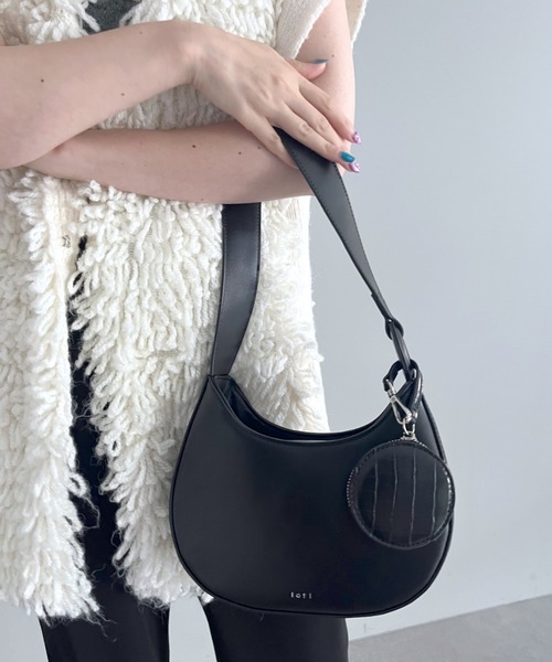 loti（ロティ）の「WEB限定　loti ポーチ付ラウンドBAG（ショルダーバッグ・レディース・オフホワイト/ブラック・FREE）」の12枚目の写真