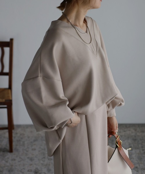 Bonjour Sagan（ボンジュールサガン）の「【2022 新作】Vネックストレッチプルオーバー（スウェット・レディース・ブラック/グレイッシュベージュ/テラコッタ・FREE）」の12枚目の写真