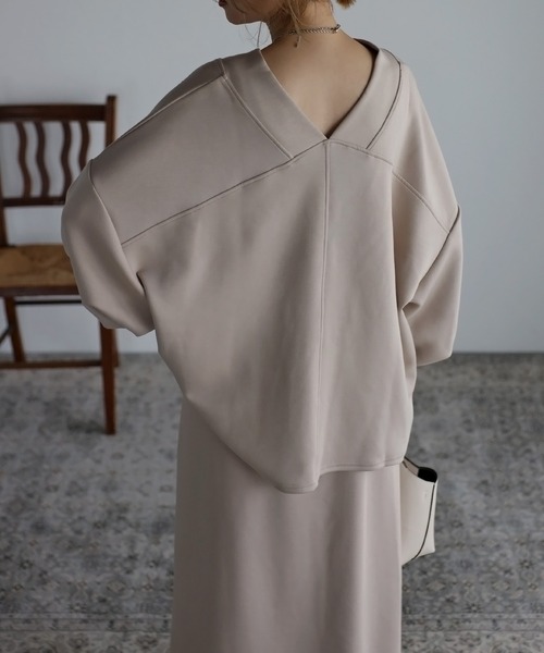 Bonjour Sagan（ボンジュールサガン）の「【2022 新作】Vネックストレッチプルオーバー（スウェット・レディース・ブラック/グレイッシュベージュ/テラコッタ・FREE）」の13枚目の写真