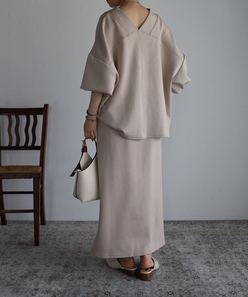 Bonjour Sagan（ボンジュールサガン）の「【2022 新作】Vネックストレッチプルオーバー（スウェット・レディース・ブラック/グレイッシュベージュ/テラコッタ・FREE）」の16枚目の写真