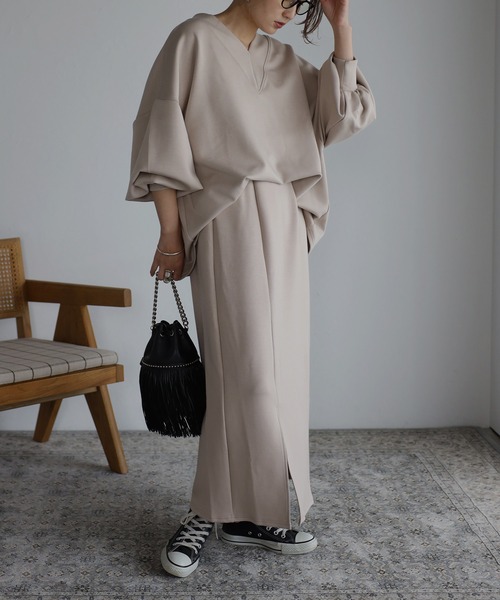 Bonjour Sagan（ボンジュールサガン）の「【2022 新作】Vネックストレッチプルオーバー（スウェット・レディース・ブラック/グレイッシュベージュ/テラコッタ・FREE）」の4枚目の写真