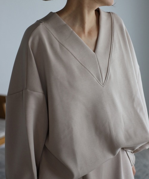 Bonjour Sagan（ボンジュールサガン）の「【2022 新作】Vネックストレッチプルオーバー（スウェット・レディース・ブラック/グレイッシュベージュ/テラコッタ・FREE）」の9枚目の写真