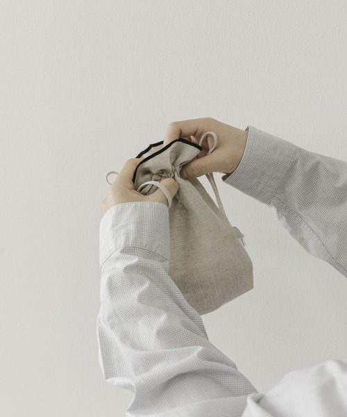 URBAN RESEARCH DOORS（アーバンリサーチドアーズ）の「DOORS LIVING PRODUCTS　コットンリネンライン巾着S（その他雑貨・レディース・ブラック・SMALL）」の3枚目の写真