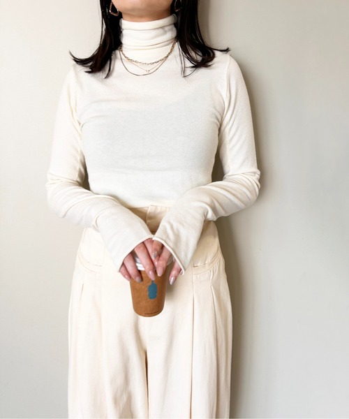 Meli rich（メリーリッチ）の「アンゴラタッチフィンガータートルニット（ニット/セーター・レディース・ライム/モカ/オレンジ/アイボリー/ブラック/マスタード/ブルー/オフホワイト/レッド/グレー・MEDIUM）」の2枚目の写真