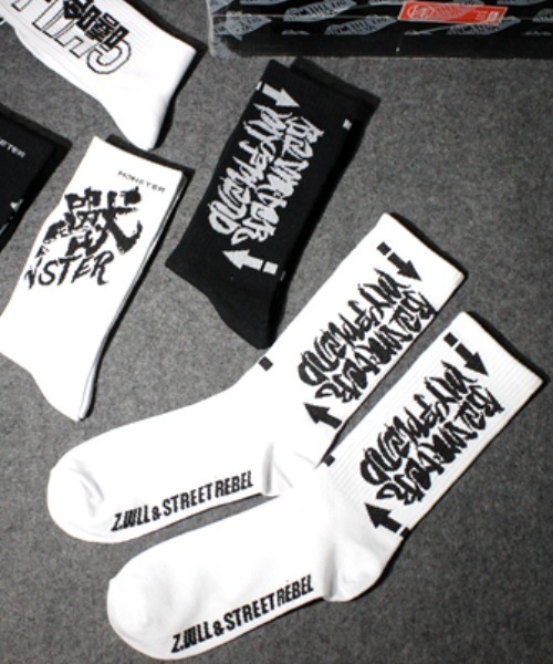 .KOM(ドットコム)の「『.KOM/ドットケーオーエム』ハードデザインソックス(ソックス/靴下・メンズ・ブラック/ホワイト・FREE)」の3枚目の写真