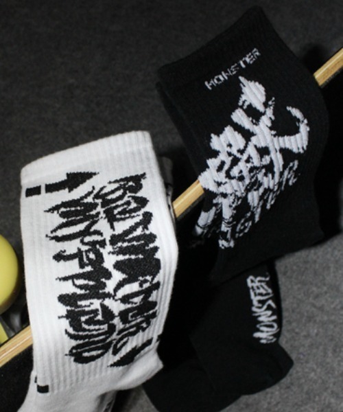 .KOM(ドットコム)の「『.KOM/ドットケーオーエム』ハードデザインソックス(ソックス/靴下・メンズ・ブラック/ホワイト・FREE)」の5枚目の写真