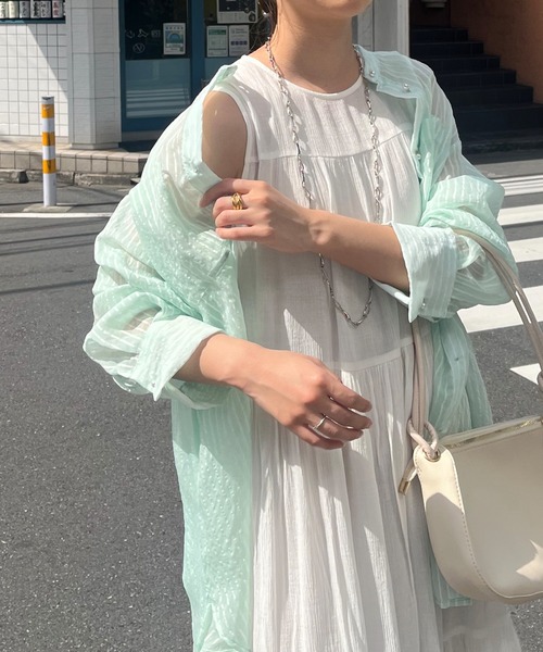 frames RAY CASSIN(フレームスレイカズン)の「S/M/L展開 パールボタンシアーストライプシャツ(シャツ/ブラウス・レディース・サックスブルー/イエロー/キナリ/グリーン/パープル/ミント/ネイビー・MEDIUM/LARGE/SMALL)」の11枚目の写真