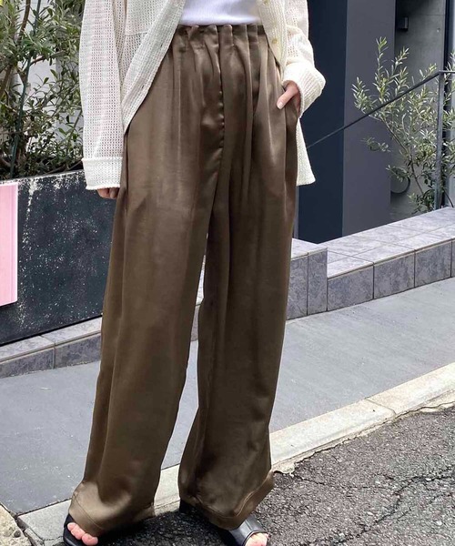 NANEA(ナネア)の「サテンイージーパンツ(その他パンツ・レディース・グリーン/カーキ/ブラック・ONE SIZE)」の3枚目の写真