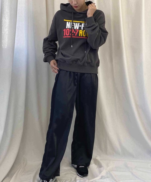 NANEA(ナネア)の「サテンイージーパンツ(その他パンツ・レディース・グリーン/カーキ/ブラック・ONE SIZE)」の4枚目の写真