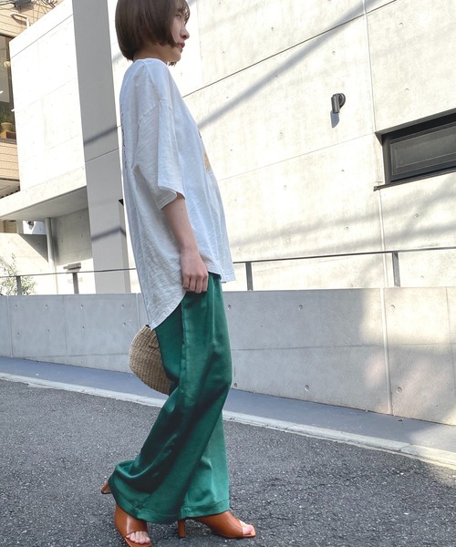 NANEA(ナネア)の「サテンイージーパンツ(その他パンツ・レディース・グリーン/カーキ/ブラック・ONE SIZE)」の8枚目の写真