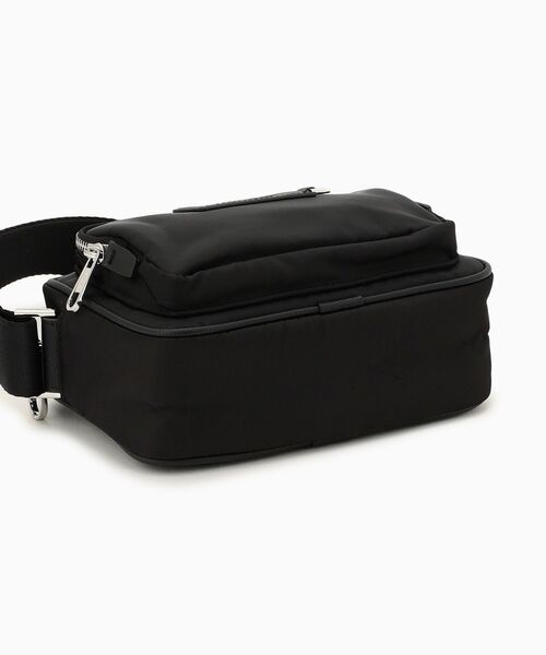 Calvin Klein(カルバン・クライン)の「エレヴェイティド カメラバッグ(ボディバッグ/ウエストポーチ・メンズ・ブラック/ベージュ・FREE)」の8枚目の写真