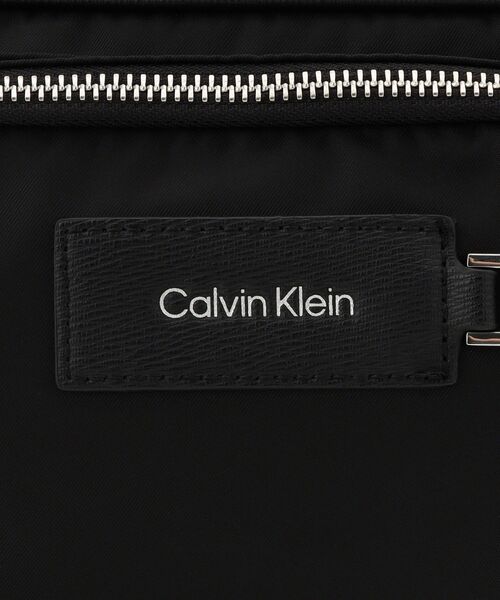 Calvin Klein(カルバン・クライン)の「エレヴェイティド カメラバッグ(ボディバッグ/ウエストポーチ・メンズ・ブラック/ベージュ・FREE)」の4枚目の写真