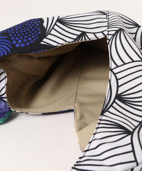 COOCO(クーコ)の「アフリカン柄タッセル付クリテショルダーバッグ/A4対応(ショルダーバッグ・レディース・レッド/ピンク/オレンジ/イエロー×グリーン/ブルー/サックスブルー・9)」の9枚目の写真