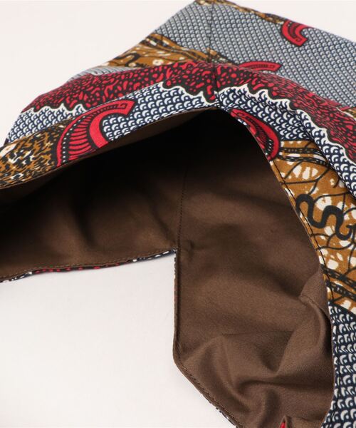 COOCO(クーコ)の「アフリカン柄タッセル付クリテショルダーバッグ/A4対応(ショルダーバッグ・レディース・レッド/ピンク/オレンジ/イエロー×グリーン/ブルー/サックスブルー・9)」の19枚目の写真