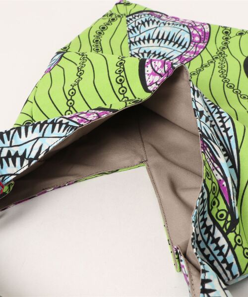 COOCO(クーコ)の「アフリカン柄タッセル付クリテショルダーバッグ/A4対応(ショルダーバッグ・レディース・レッド/ピンク/オレンジ/イエロー×グリーン/ブルー/サックスブルー・9)」の16枚目の写真