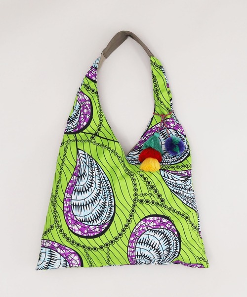 COOCO(クーコ)の「アフリカン柄タッセル付クリテショルダーバッグ/A4対応(ショルダーバッグ・レディース・レッド/ピンク/オレンジ/イエロー×グリーン/ブルー/サックスブルー・9)」の4枚目の写真