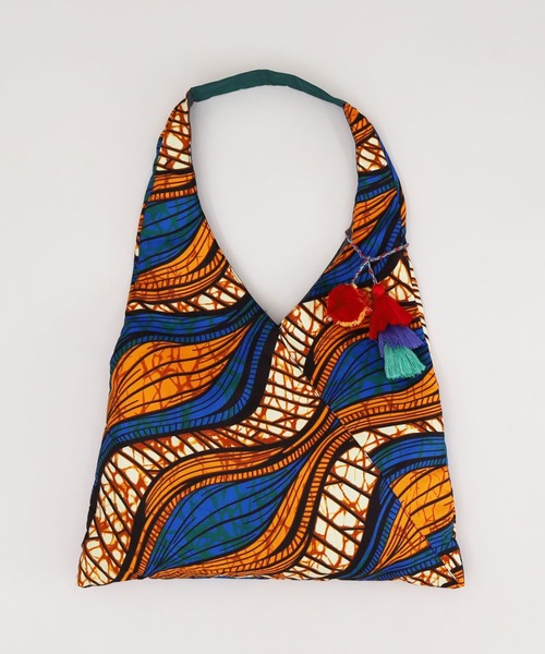 COOCO(クーコ)の「アフリカン柄タッセル付クリテショルダーバッグ/A4対応(ショルダーバッグ・レディース・レッド/ピンク/オレンジ/イエロー×グリーン/ブルー/サックスブルー・9)」の8枚目の写真