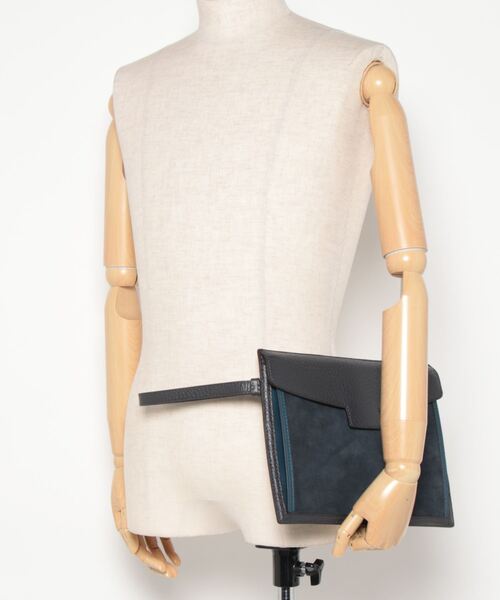 FURLA(フルラ)の「MAN ENEA L POUCH(クラッチバッグ・メンズ・グレー系その他・ONE SIZE)」の4枚目の写真
