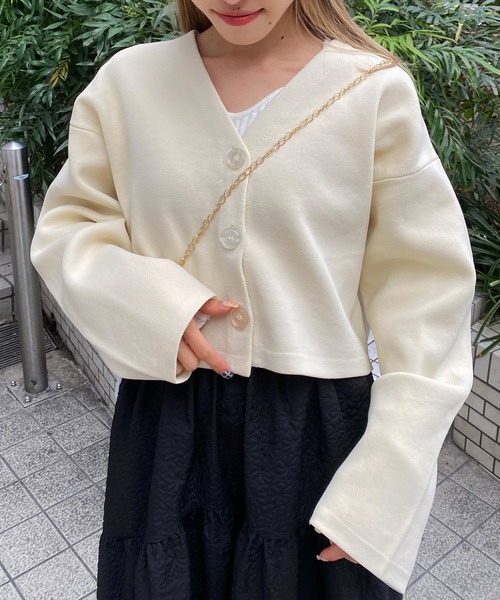 SPINNS（スピンズ）の「ダンボールニット ショート丈 Vネック