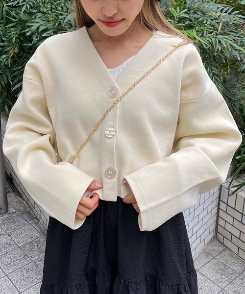 SPINNS（スピンズ）の「ダンボールニット ショート丈 Vネック