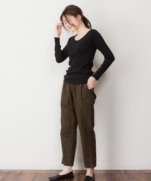 atONE（アットワン）の「atONE ランダムリブヘンリーネックTシャツ 長袖（Tシャツ/カットソー・レディース・ブラック/ホワイト/杢グレー・LL/3L/L/4L/M）」の5枚目の写真