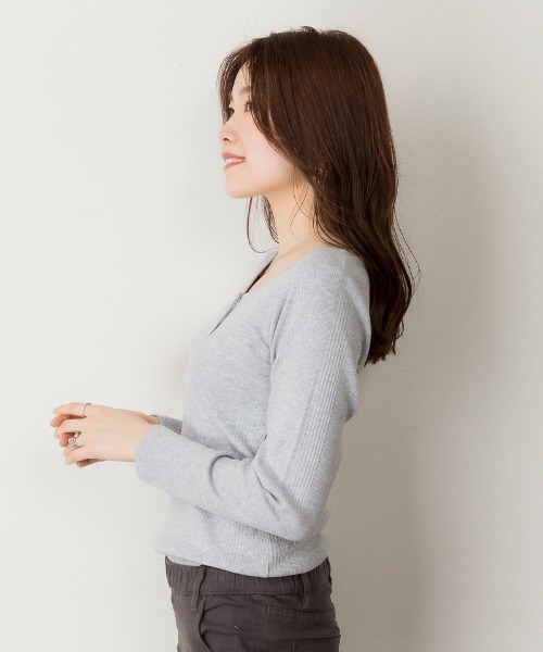 atONE（アットワン）の「atONE ランダムリブヘンリーネックTシャツ 長袖（Tシャツ/カットソー・レディース・ブラック/ホワイト/杢グレー・LL/3L/L/4L/M）」の13枚目の写真
