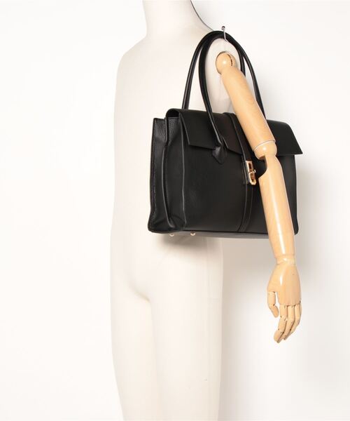 LA BAGAGERIE(ラバガジェリー)の「【ドラマ衣装提供商品】フラップA4トートバッグ(トートバッグ・レディース・ライトグレー/グレイッシュベージュ/ブラック・FREE)」の10枚目の写真