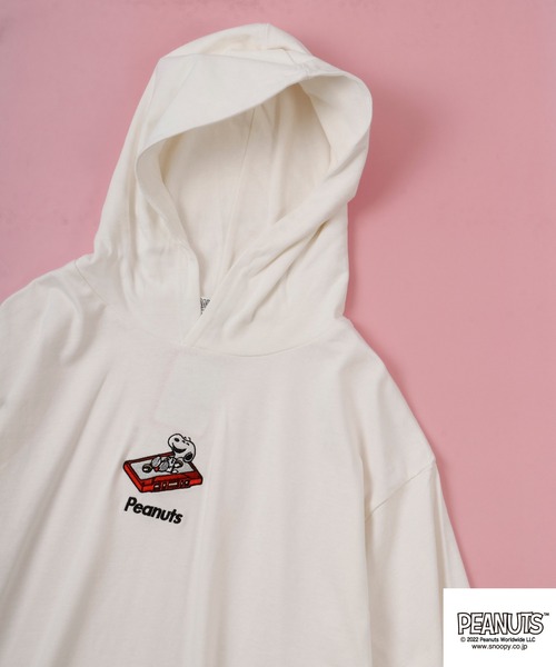 PEANUTS(ピーナッツ)の「PEANUTS スヌーピー ドロップショルダーTパーカー(Tシャツ/カットソー・メンズ・オフホワイト/ブラック/ライトカーキ/グリーン/ホワイト系その他/ブラック系その他/オレンジ/チャコール/ホワイト系その他2・M/L/LL)」の3枚目の写真