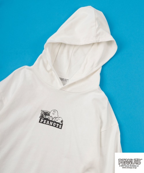 PEANUTS(ピーナッツ)の「PEANUTS スヌーピー ドロップショルダーTパーカー(Tシャツ/カットソー・メンズ・オフホワイト/ブラック/ライトカーキ/グリーン/ホワイト系その他/ブラック系その他/オレンジ/チャコール/ホワイト系その他2・M/L/LL)」の4枚目の写真