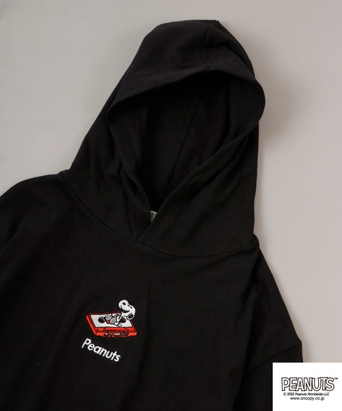 PEANUTS(ピーナッツ)の「PEANUTS スヌーピー ドロップショルダーTパーカー(Tシャツ/カットソー・メンズ・オフホワイト/ブラック/ライトカーキ/グリーン/ホワイト系その他/ブラック系その他/オレンジ/チャコール/ホワイト系その他2・M/L/LL)」の1枚目の写真