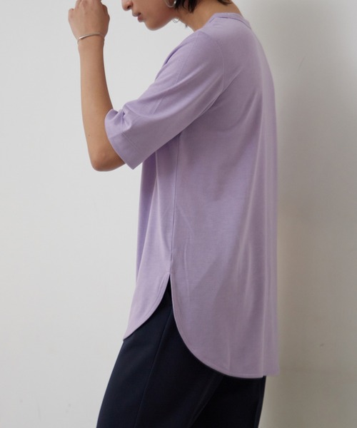 for/c(フォーシー)の「ラウンドヘムTシャツ【サスティナブル】(Tシャツ/カットソー・レディース・イエロー/ブルー/ブラック/チャコール/ホワイト/ラベンダー・M/L/LL)」の5枚目の写真