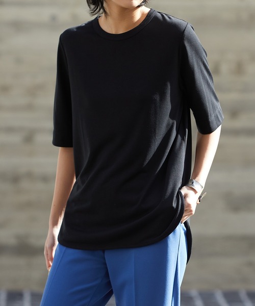 for/c(フォーシー)の「ラウンドヘムTシャツ【サスティナブル】(Tシャツ/カットソー・レディース・イエロー/ブルー/ブラック/チャコール/ホワイト/ラベンダー・M/L/LL)」の2枚目の写真