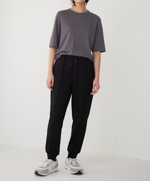 for/c(フォーシー)の「ラウンドヘムTシャツ【サスティナブル】(Tシャツ/カットソー・レディース・イエロー/ブルー/ブラック/チャコール/ホワイト/ラベンダー・M/L/LL)」の7枚目の写真