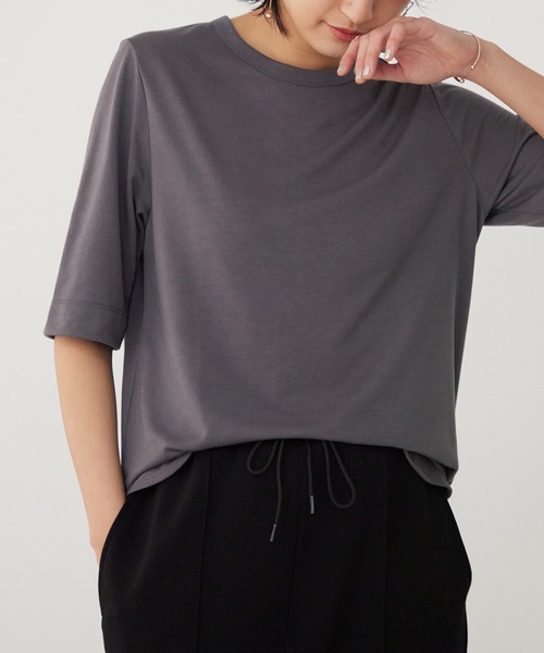 for/c(フォーシー)の「ラウンドヘムTシャツ【サスティナブル】(Tシャツ/カットソー・レディース・イエロー/ブルー/ブラック/チャコール/ホワイト/ラベンダー・M/L/LL)」の9枚目の写真