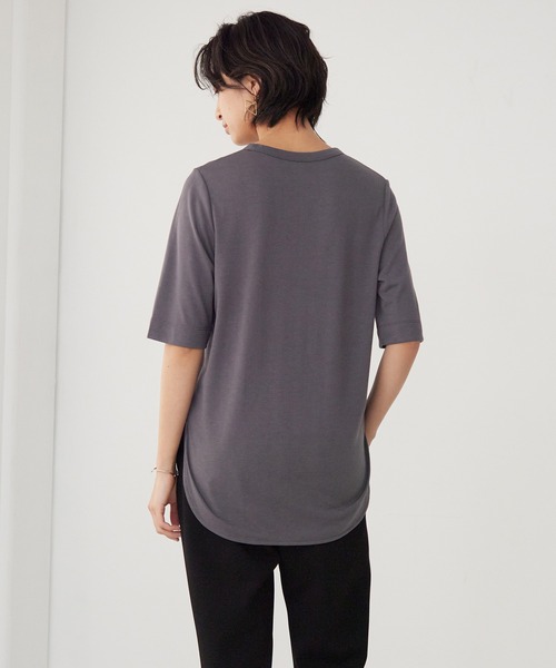 for/c(フォーシー)の「ラウンドヘムTシャツ【サスティナブル】(Tシャツ/カットソー・レディース・イエロー/ブルー/ブラック/チャコール/ホワイト/ラベンダー・M/L/LL)」の12枚目の写真