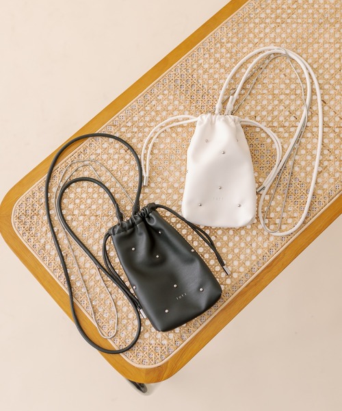 mystic（ミスティック）の「loti スタッズ巾着ミニショルダー（ショルダーバッグ・レディース・オフホワイト/ブラック・ONE SIZE）」の4枚目の写真