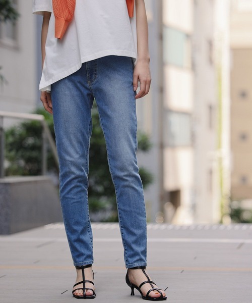 LAKOLE(ラコレ)の「ハイストレッチデニムスキニー / 199284(デニムパンツ・レディース・ライトブルー/ブルー・X-SMALL/SMALL/MEDIUM)」の2枚目の写真