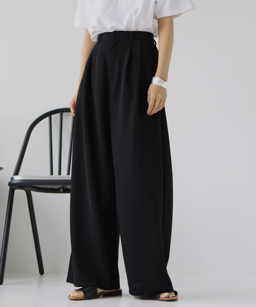 hellam（へラム）の「ツータックワイドパンツ（その他パンツ・レディース・チャコールグレー/ブラック/オフホワイト・FREE）」の2枚目の写真