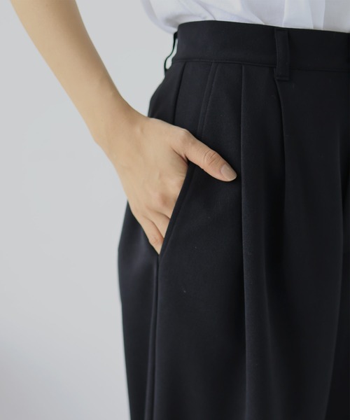 hellam（へラム）の「ツータックワイドパンツ（その他パンツ・レディース・チャコールグレー/ブラック/オフホワイト・FREE）」の9枚目の写真