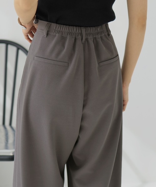 hellam（へラム）の「ツータックワイドパンツ（その他パンツ・レディース・チャコールグレー/ブラック/オフホワイト・FREE）」の15枚目の写真
