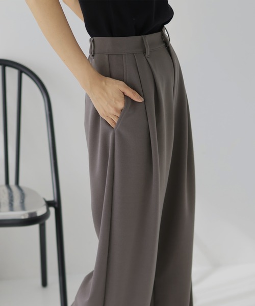 hellam（へラム）の「ツータックワイドパンツ（その他パンツ・レディース・チャコールグレー/ブラック/オフホワイト・FREE）」の16枚目の写真