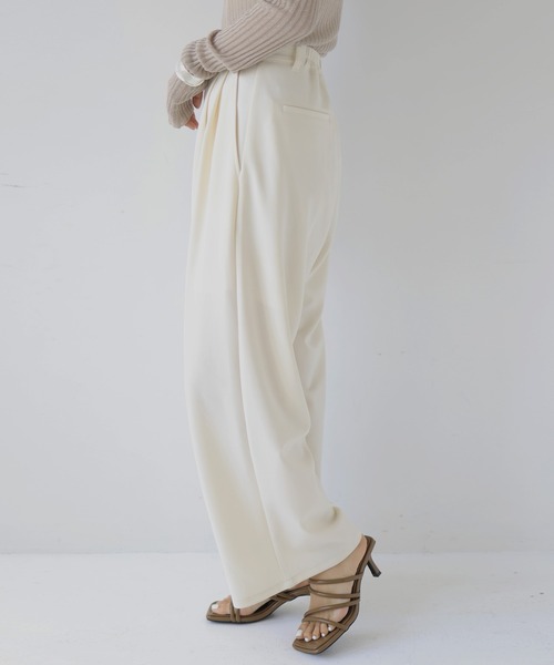 hellam（へラム）の「ツータックワイドパンツ（その他パンツ・レディース・チャコールグレー/ブラック/オフホワイト・FREE）」の22枚目の写真