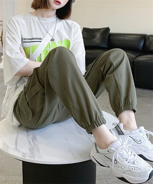 FREE STYLISTS(フリー スタイリスト)の「ウエストゴム カーゴパンツ(カーゴパンツ・レディース・カーキ/ベージュ/ブラック・S/M/L)」の21枚目の写真
