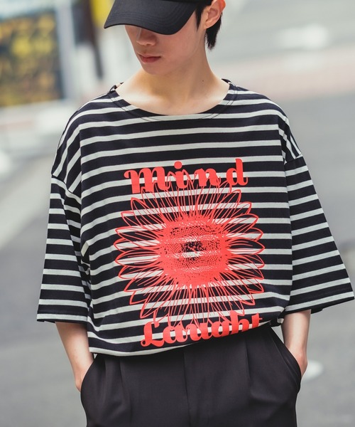 improves（インプローブス）の「【UAU】Mind Laught フラワープリント ボーダー 五分袖 Tシャツ（Tシャツ/カットソー・メンズ・ホワイト×ネイビー/ブラック×ホワイト・MEDIUM/LARGE）」の2枚目の写真